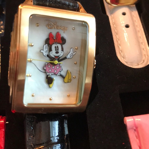 NWT MINNIE MOUSE watch - Picture 2 of 6